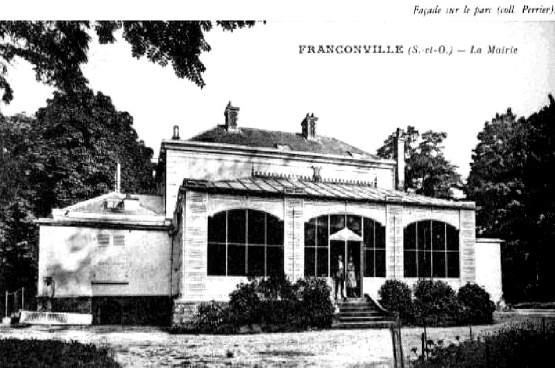 Troisieme mairie salle vitree